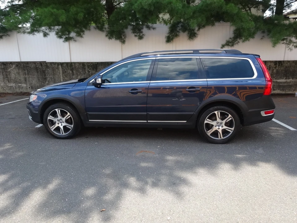 2013 Volvo XC70 3rd Gen - Image 6 of 31