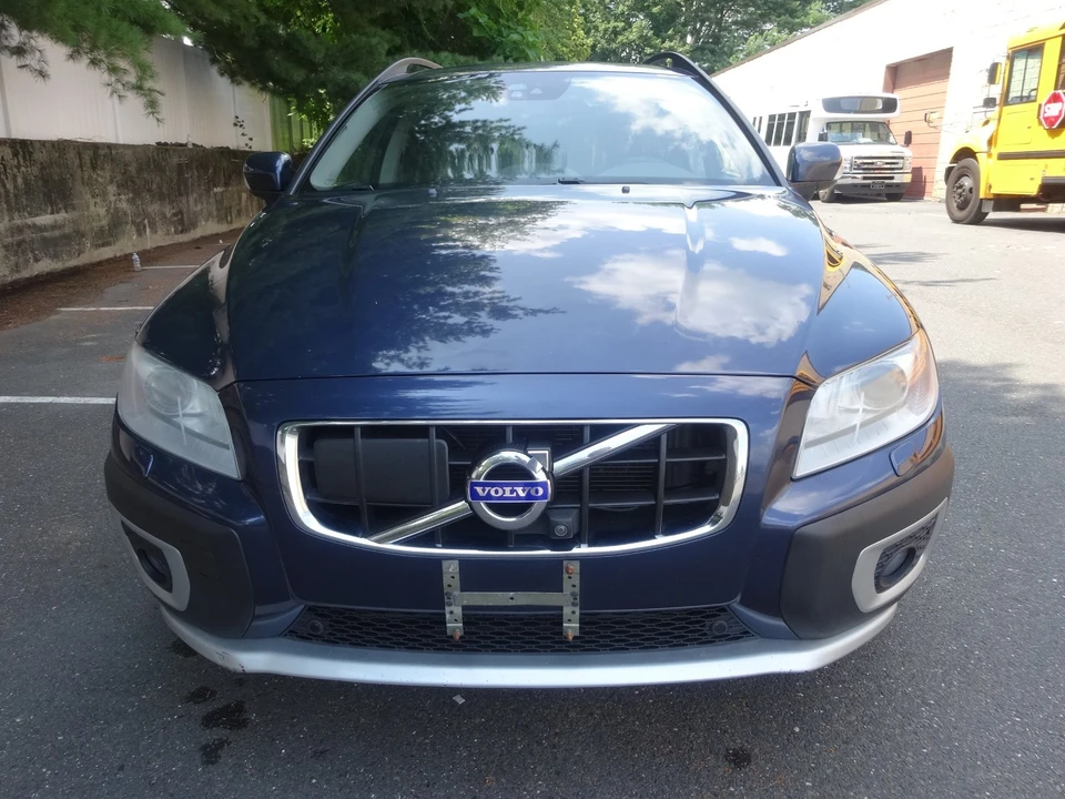 2013 Volvo XC70 3rd Gen - Image 3 of 31
