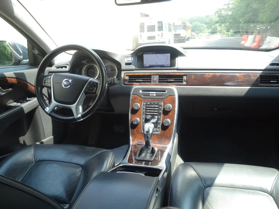2013 Volvo XC70 3rd Gen - Image 27 of 31