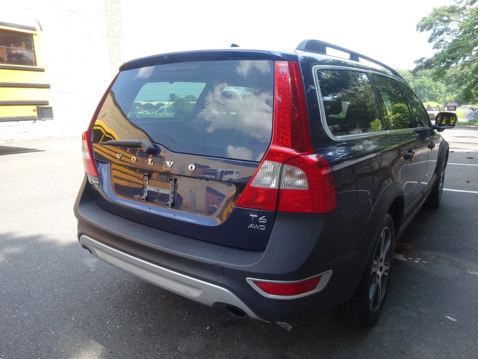 2013 Volvo XC70 3rd Gen - Image 4 of 31