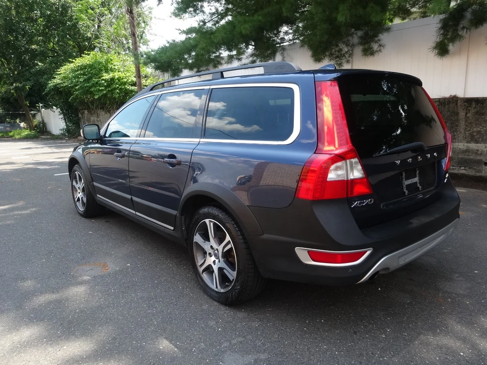 2013 Volvo XC70 3rd Gen - Image 5 of 31