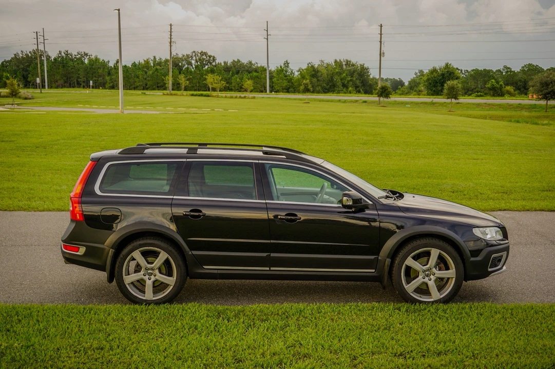 2013 Volvo XC70 3rd Gen - Image 9 of 31