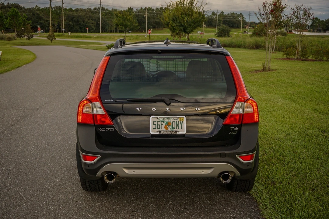 2013 Volvo XC70 3rd Gen - Image 8 of 31