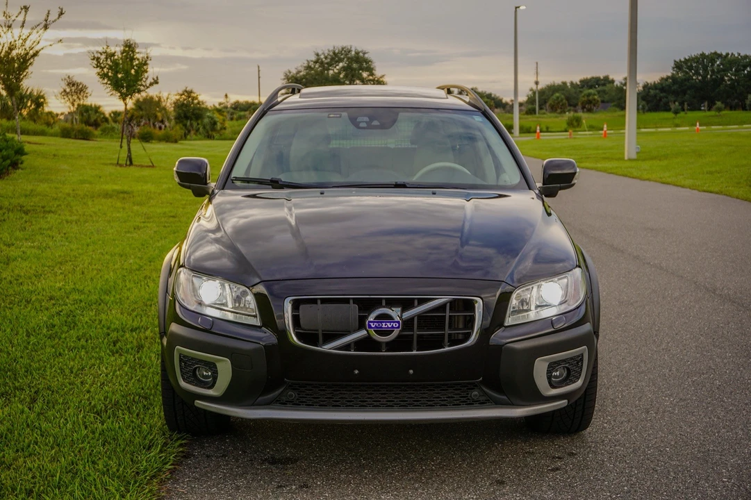 2013 Volvo XC70 3rd Gen - Image 11 of 31