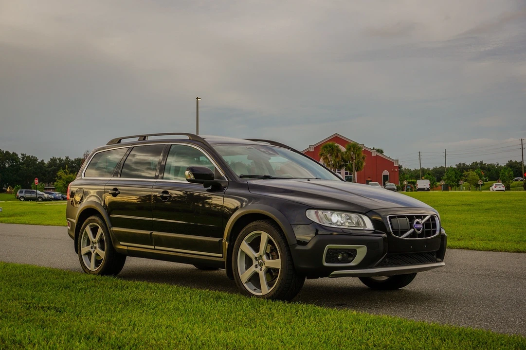 2013 Volvo XC70 3rd Gen - Image 10 of 31