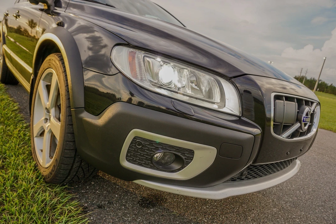 2013 Volvo XC70 3rd Gen - Image 16 of 31