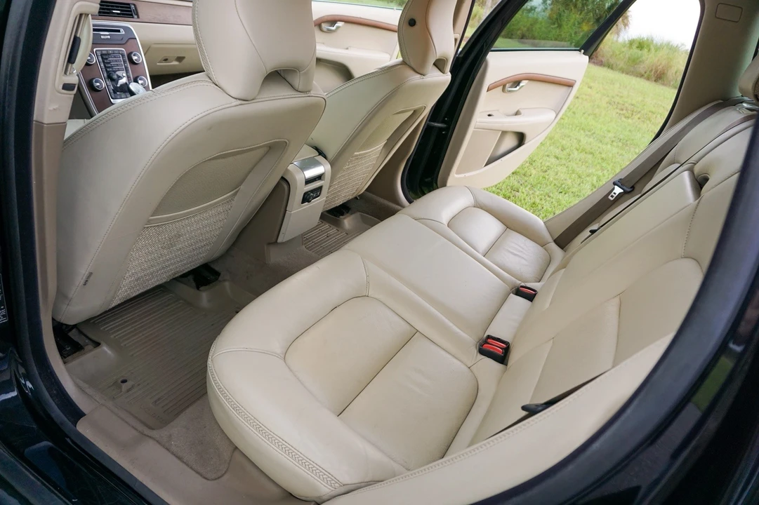2013 Volvo XC70 3rd Gen - Image 30 of 31