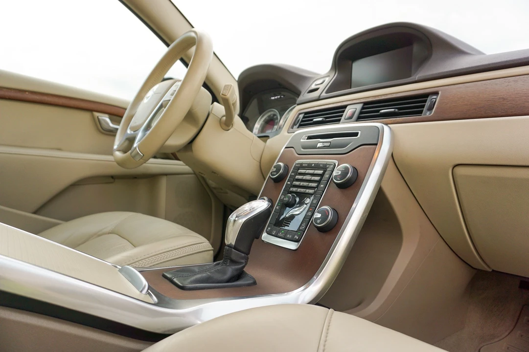 2013 Volvo XC70 3rd Gen - Image 26 of 31