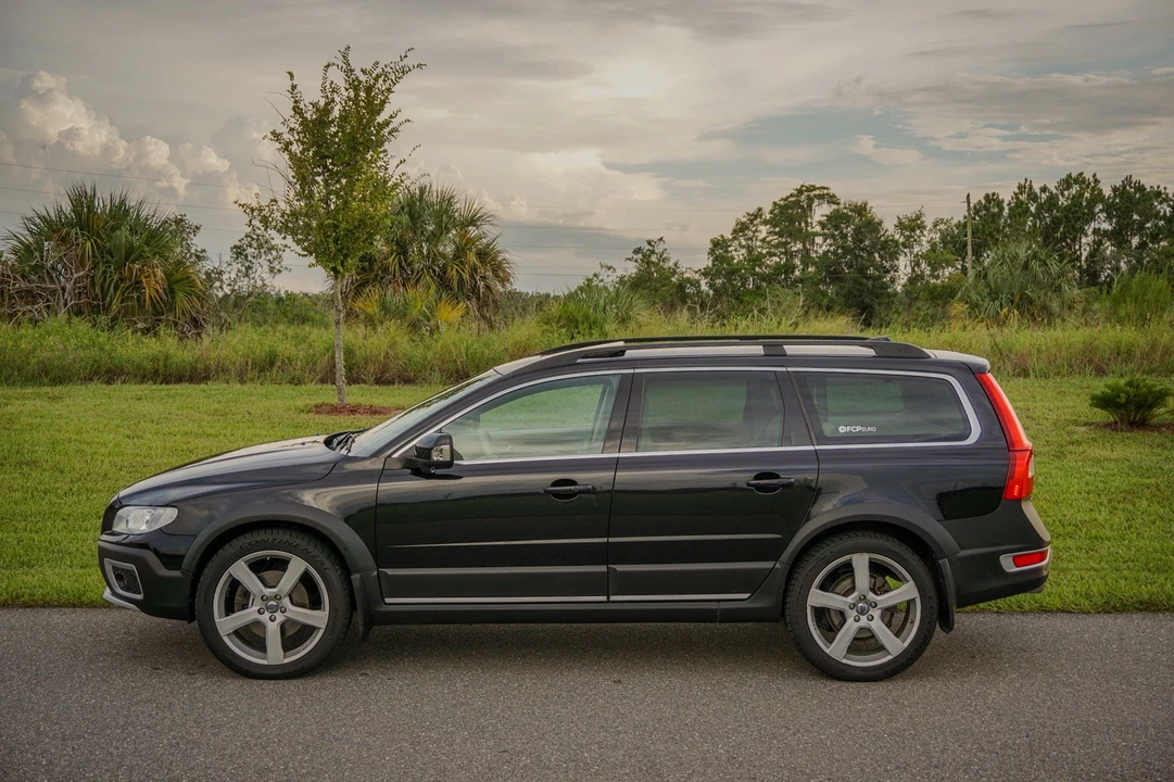 2013 Volvo XC70 3rd Gen - Image 4 of 31