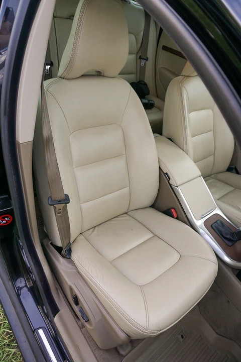 2013 Volvo XC70 3rd Gen - Image 29 of 31