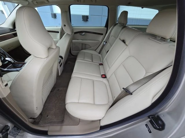 2013 Volvo XC70 3rd Gen - Image 15 of 21