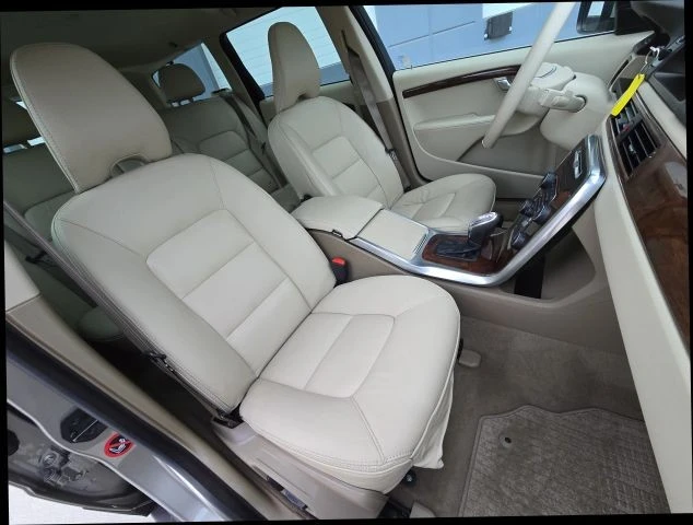 2013 Volvo XC70 3rd Gen - Image 20 of 21