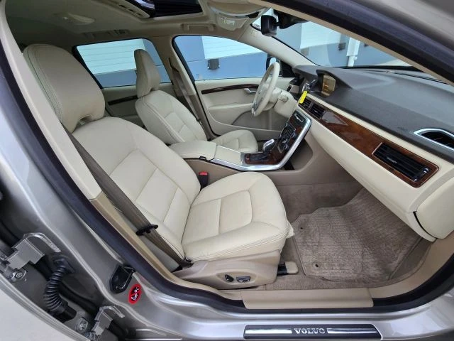 2013 Volvo XC70 3rd Gen - Image 20 of 21