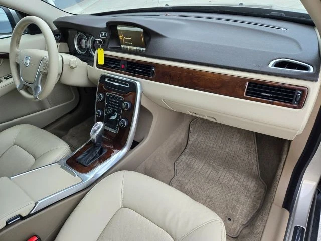2013 Volvo XC70 3rd Gen - Image 2 of 21