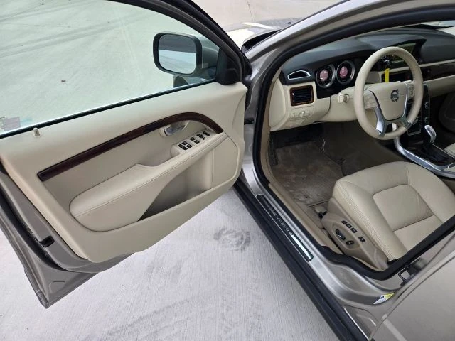 2013 Volvo XC70 3rd Gen - Image 11 of 21