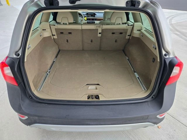 2013 Volvo XC70 3rd Gen - Image 17 of 21