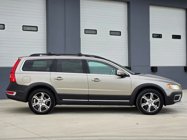 2013 Volvo XC70 3rd Gen - Image 9 of 21