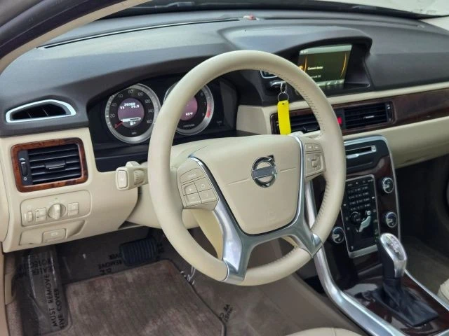 2013 Volvo XC70 3rd Gen - Image 12 of 21