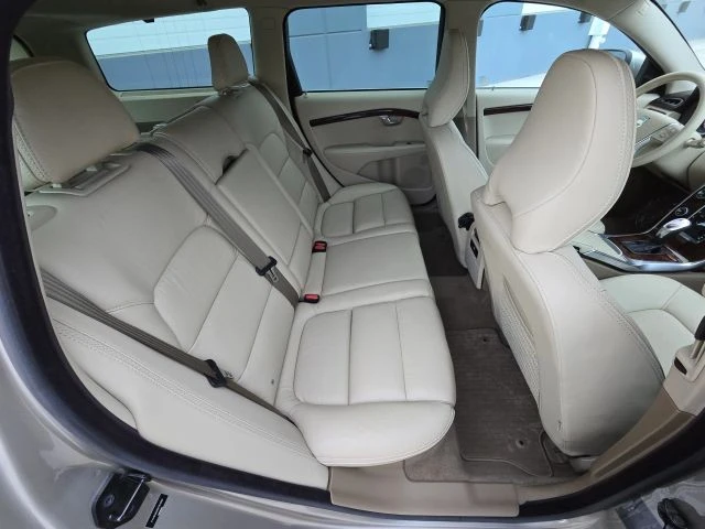 2013 Volvo XC70 3rd Gen - Image 18 of 21
