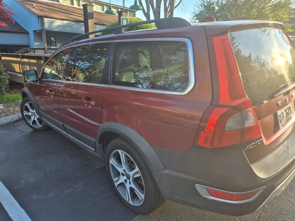 2013 Volvo XC70 3rd Gen - Image 7 of 9