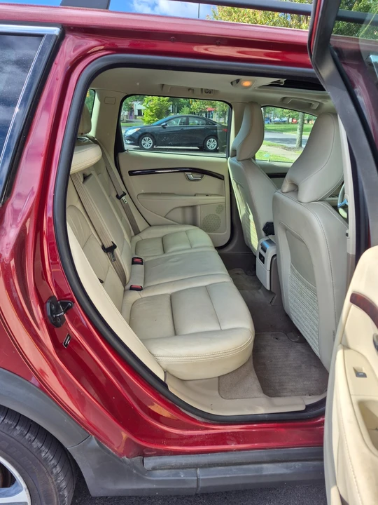 2013 Volvo XC70 3rd Gen - Image 5 of 9