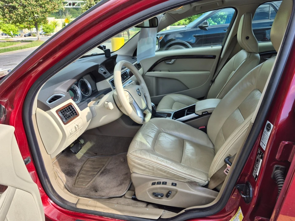 2013 Volvo XC70 3rd Gen - Image 4 of 9