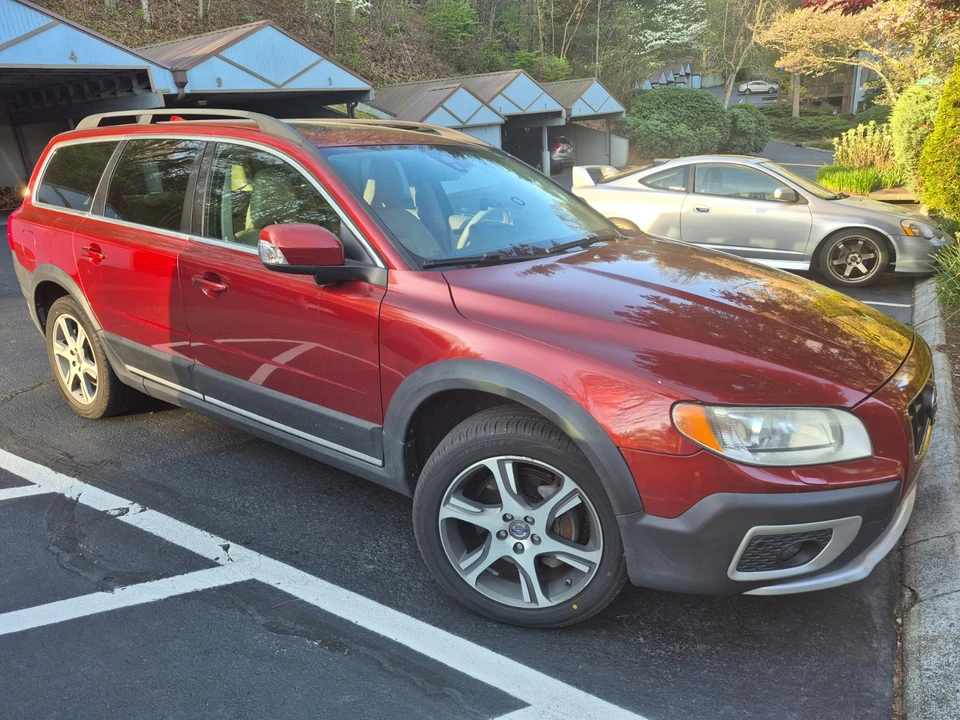 2013 Volvo XC70 3rd Gen - Image 8 of 9