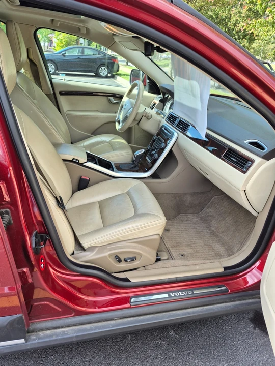 2013 Volvo XC70 3rd Gen - Image 3 of 9