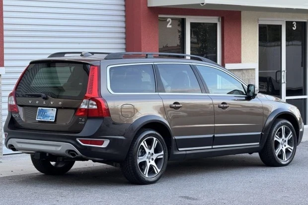 2013 Volvo XC70 3rd Gen - Image 2 of 7