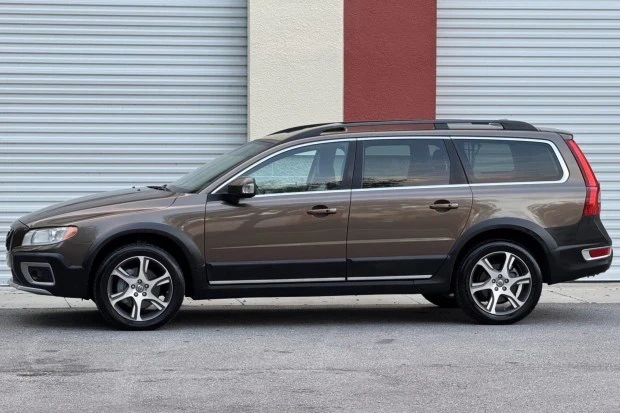 2013 Volvo XC70 3rd Gen - Image 3 of 7