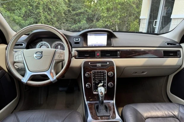 2013 Volvo XC70 3rd Gen - Image 5 of 7