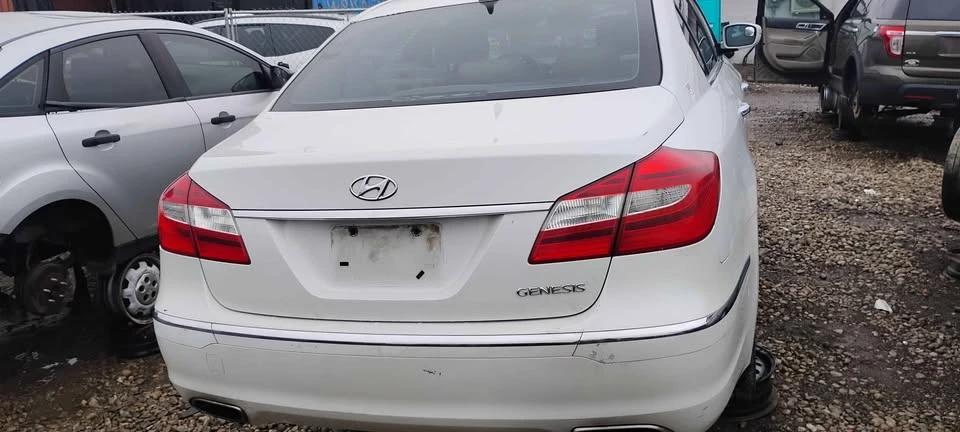 2013 Hyundai Genesis - Image 3 of 7