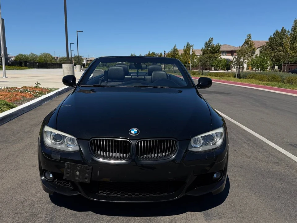 2013 BMW E93 335i Convertible - Image 2 of 17