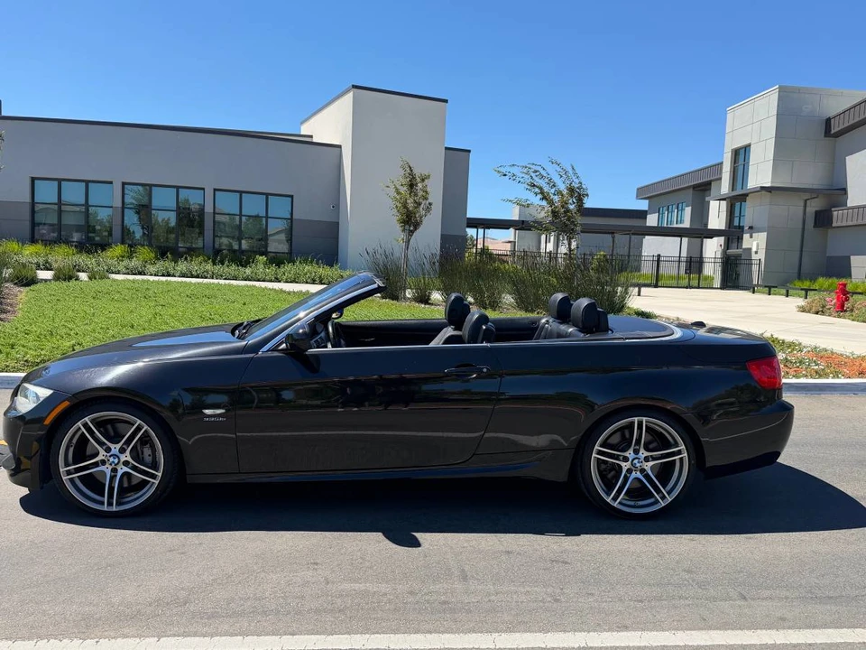 2013 BMW E93 335i Convertible - Image 4 of 17