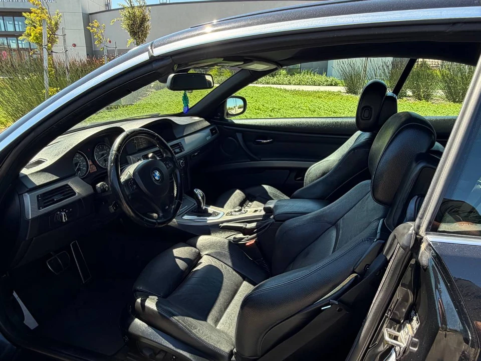 2013 BMW E93 335i Convertible - Image 16 of 17