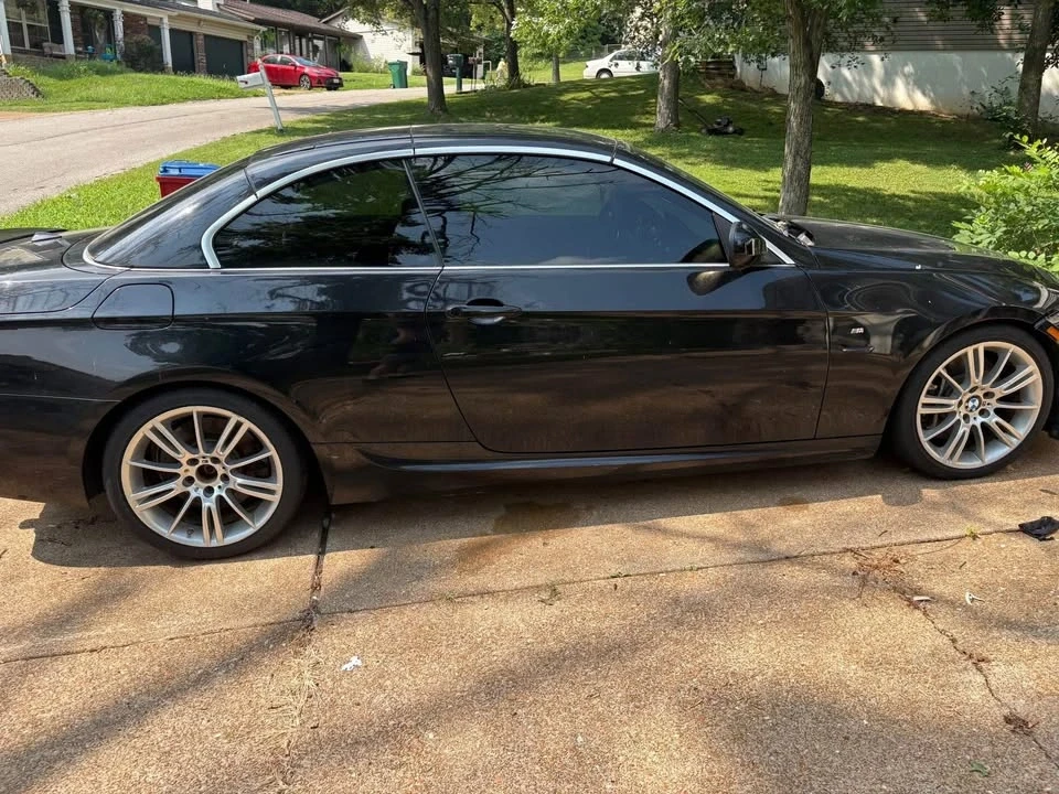 2013 BMW E93 335i Convertible - Image 2 of 8