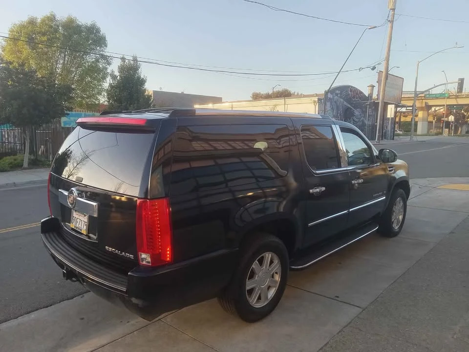 2013 Cadillac Escalade & EXT 3rd Gen - Image 5 of 9