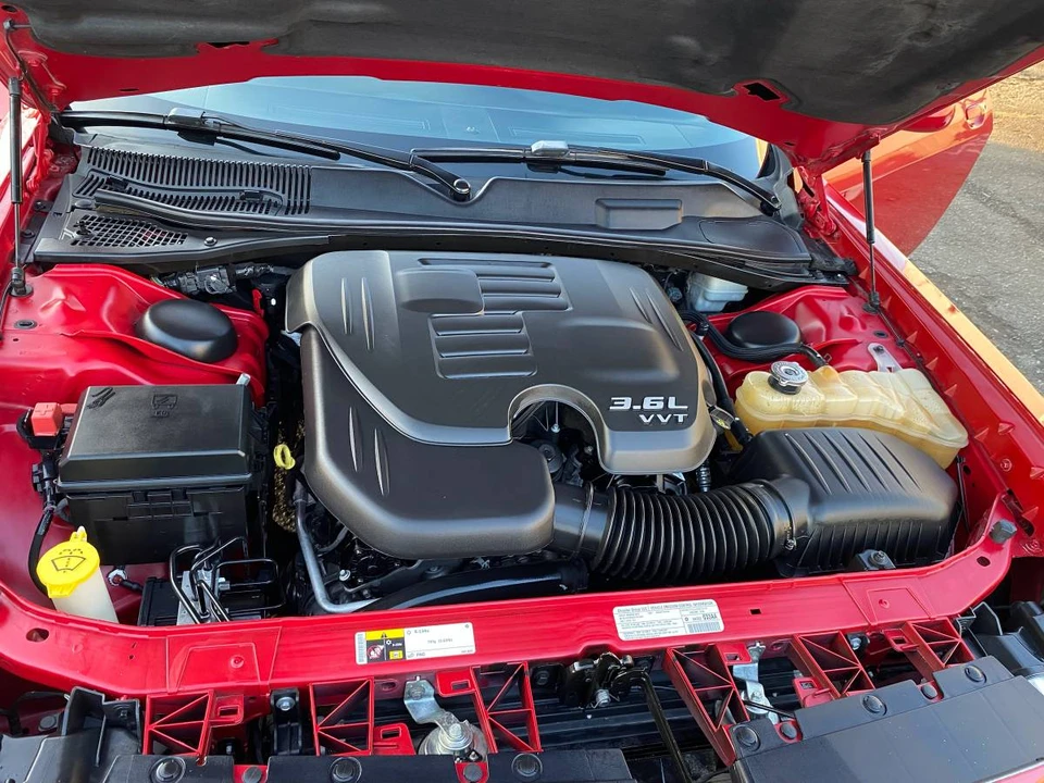 2013 Dodge Challenger 3rd Gen - Image 9 of 17