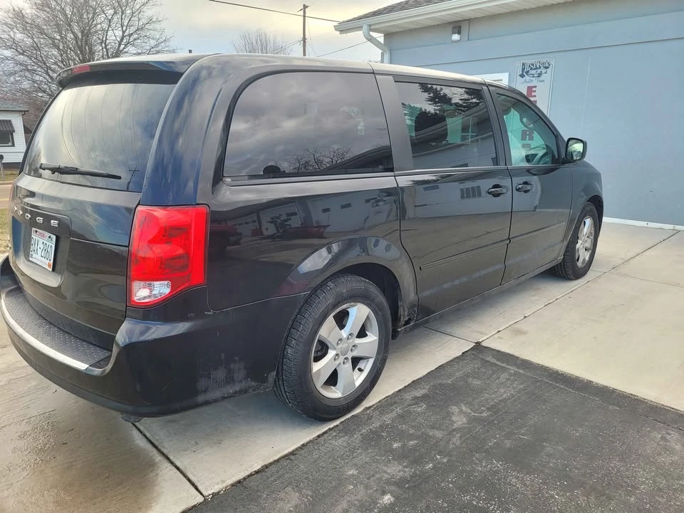 2013 Dodge Caravan - Image 5 of 10