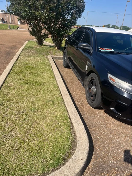 2013 Ford Taurus 6th Gen - Image 2 of 9