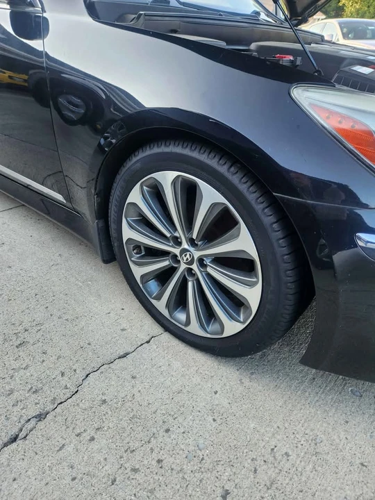 2013 Hyundai Genesis - Image 2 of 9