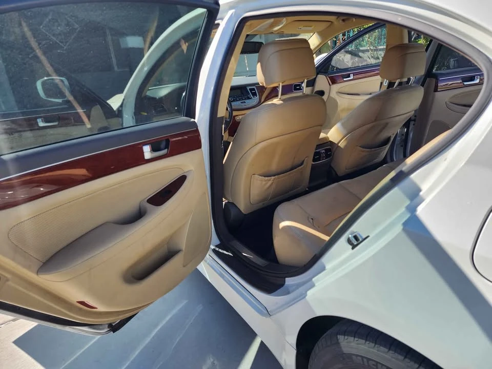 2013 Hyundai Genesis - Image 7 of 10