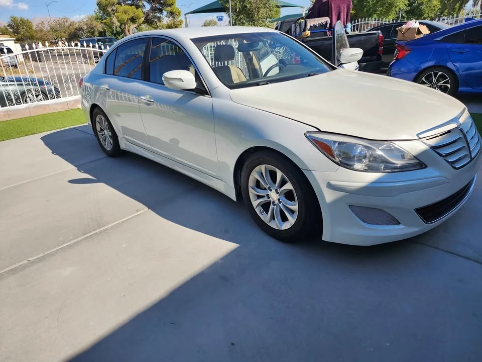 2013 Hyundai Genesis - Image 2 of 10