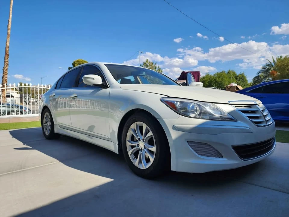 2013 Hyundai Genesis - Image 5 of 10