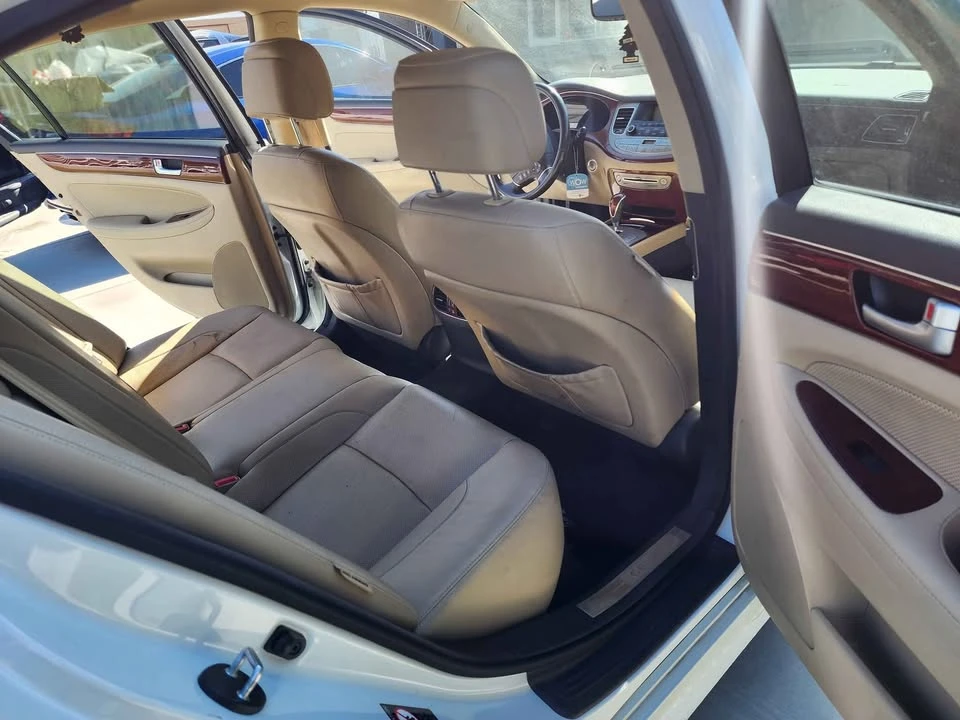 2013 Hyundai Genesis - Image 8 of 10