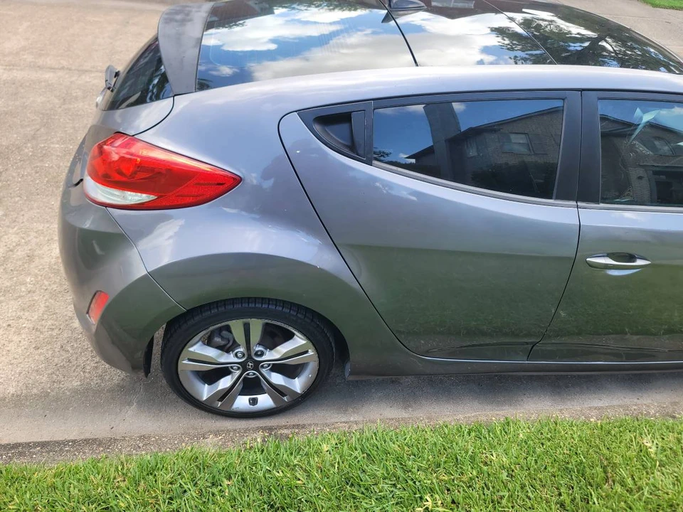 2013 Hyundai Veloster - Image 18 of 21