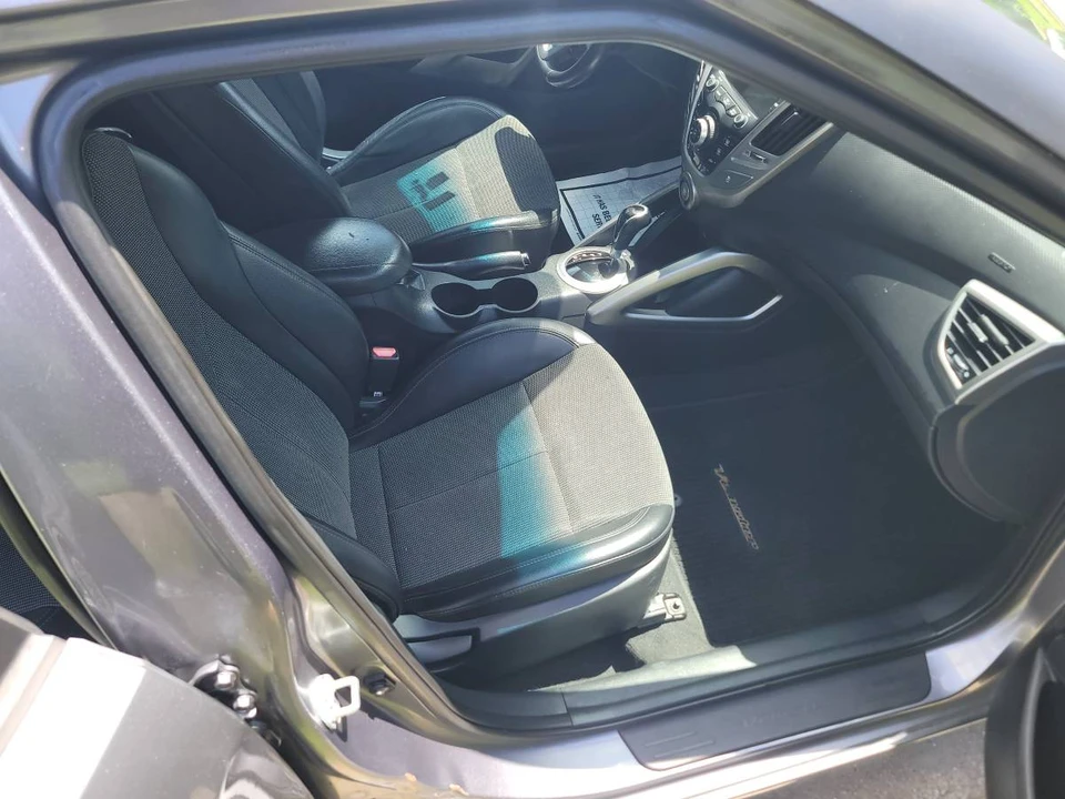 2013 Hyundai Veloster - Image 12 of 21
