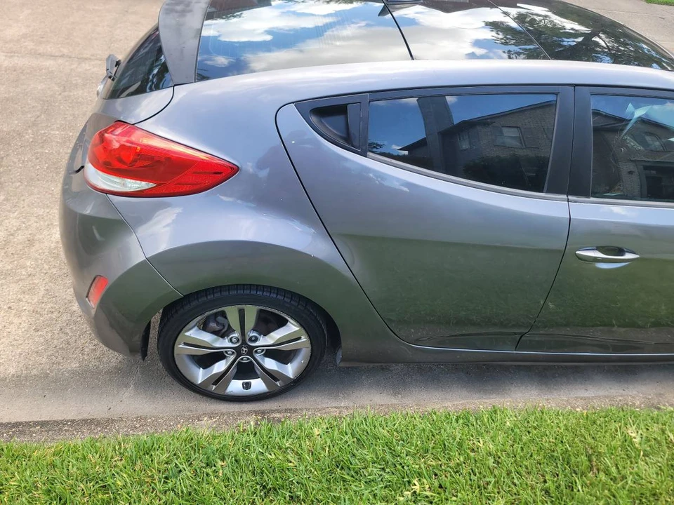 2013 Hyundai Veloster - Image 17 of 21
