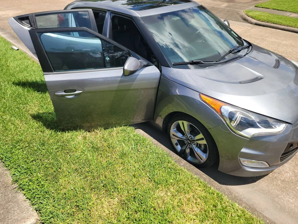 2013 Hyundai Veloster - Image 10 of 21