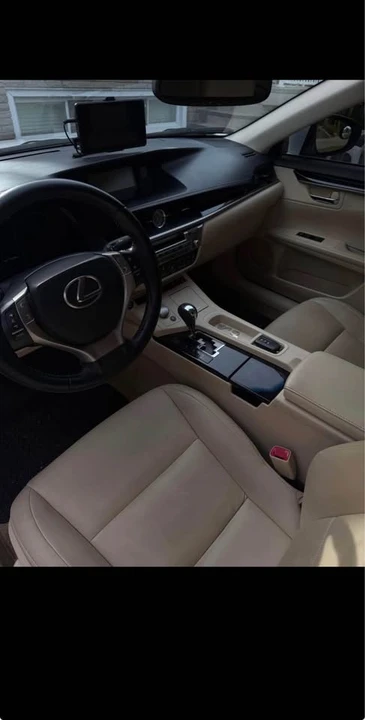 2013 Lexus ES 6th Gen - Image 7 of 9